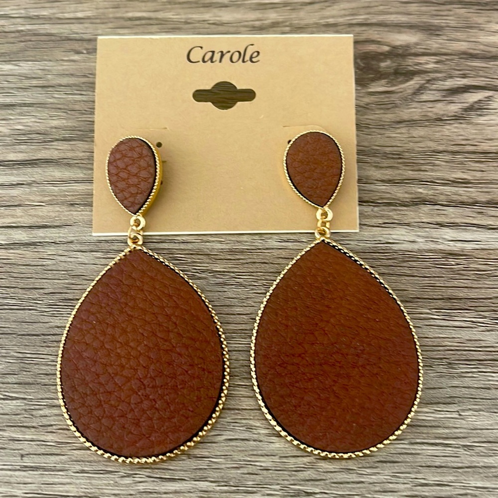 Carole earrings leather NWT